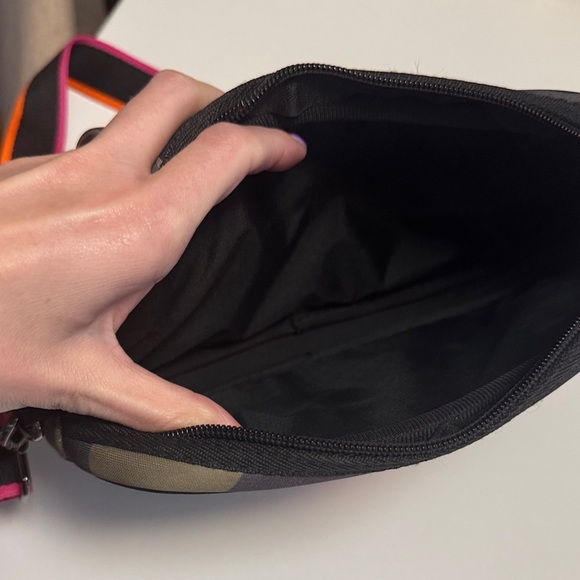 Source Unknown Camouflage Crossbody Bag with Pink and Orange Accents - Picture 3 of 3